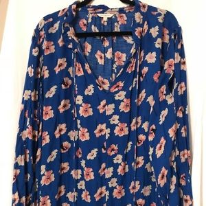 Lucky Brand split-sleeve blue floral tunic